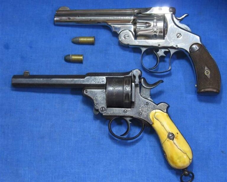 Еще один револьвер его конструкции в сравнении с револьвером «Смит и Вессон»