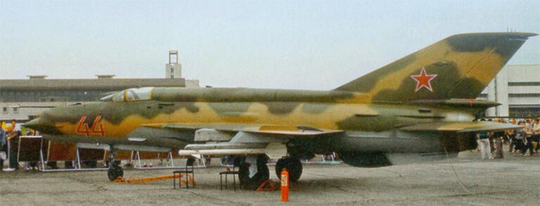Беспилотный ударный самолёт МиГ-21ДП «Кречет» (21-14/2) в роли истребителя-перехватчика на выставке военной и гражданской авиационной техники, проходившей в августе 1989 года на Ходынском поле в Москве. Самолёт был построен на базе МиГ-21С № 950СТ05 
