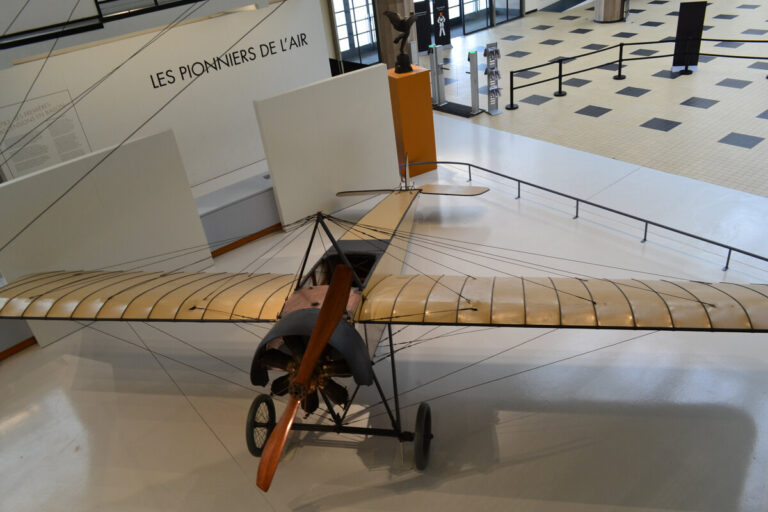 Самолет Моран Тип G – оклейка кромок агрегатов и поясов нервюр крыла киперной лентой. Фото: С.Г. Мороз