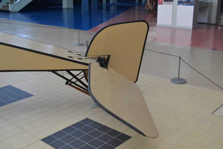 Хвостовое оперение на серийном самолете Моран тип G – на снимке одна из первых серийных машин в экспозиции Музея авиации и космонавтики Ле Бурже. Фото: С.Г. Мороз