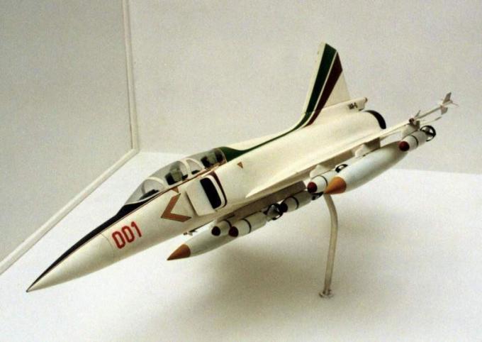 Модель проекта истребителя-бомбардировщика IAR-S