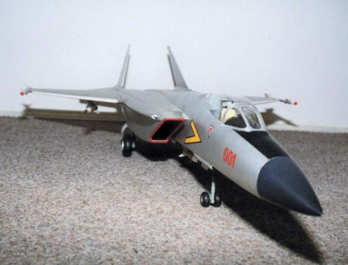Первоначальный вариант проекта истребителя IAR-95 с двумя двигателями
