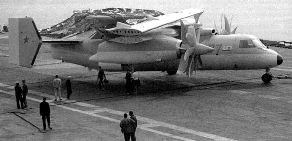 Невзлетевшие «глаза» советских авианосцев. Уникальный палубный самолет ДРЛО Як-44Э. 1984 год